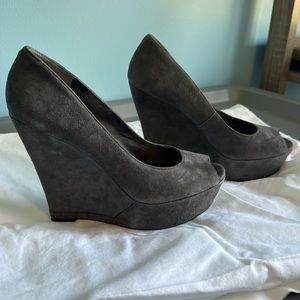 NINE WEST Gray Suede Open Toe 5” Wedge Heel Shoes Size 7.5